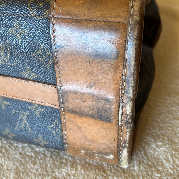 Louis Vuitton Travel Bag. - Picture 8 of 12